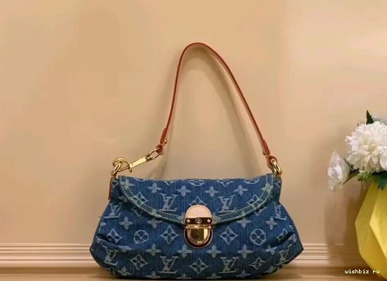 WIS PLEATY VUITTON LOUIS HANDBAG 0725